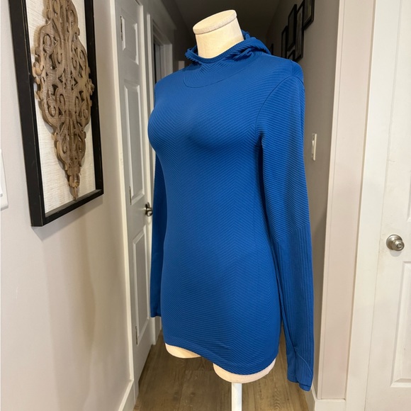 ATHLETA women’s size XS blue hooded training in cold weather layering top - Picture 6 of 13